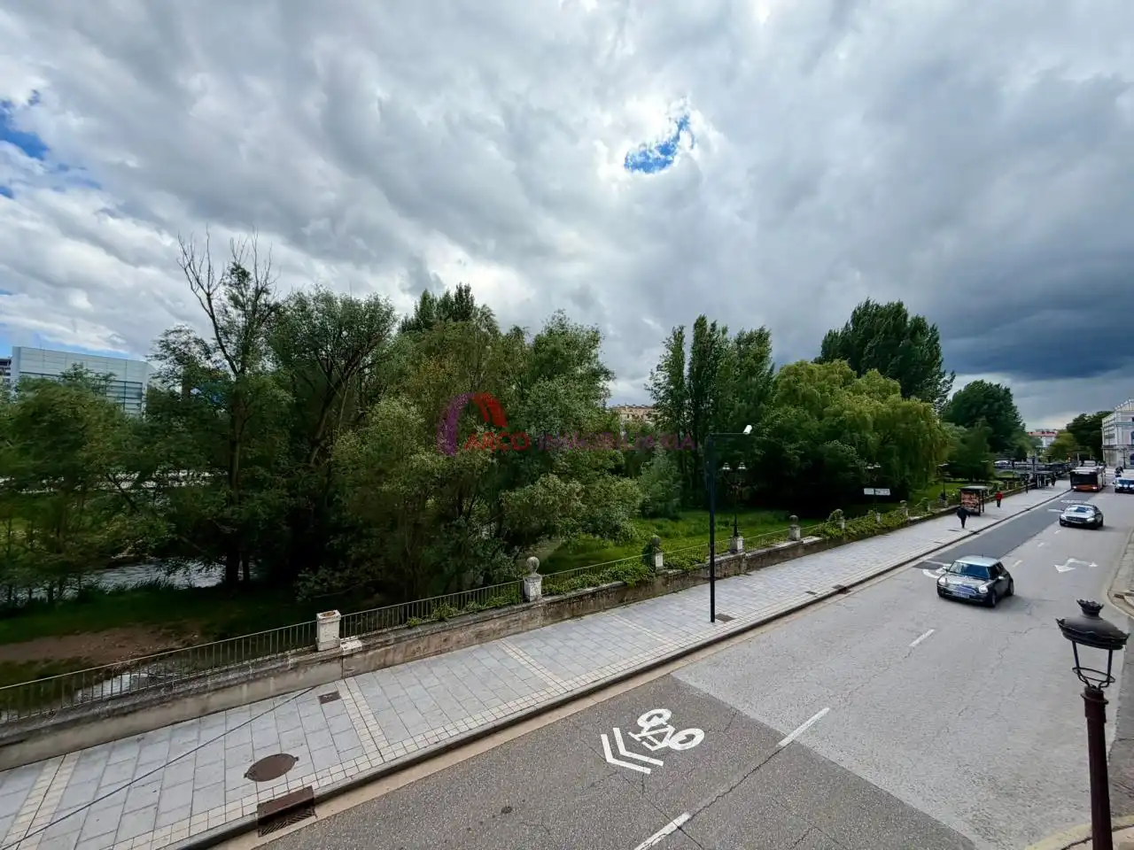 Vista exterior de Pis en venda en Burgos amb Calefacció, Terrassa i Traster