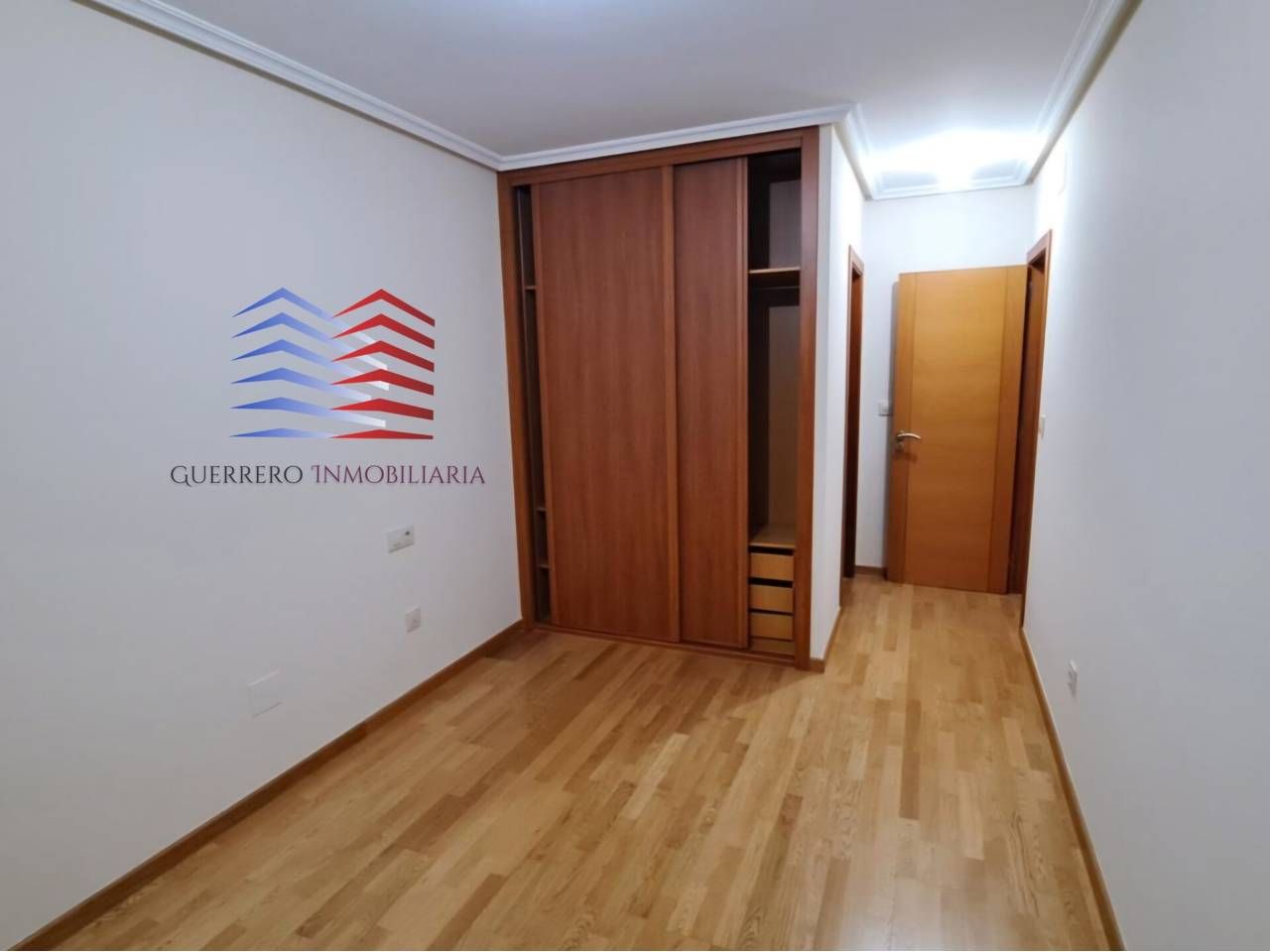 Dormitori de Dúplex de lloguer en Ourense Capital  amb Calefacció, Parquet i Traster