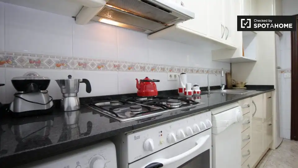 Cocina de Piso de alquiler en Barcelona con Aire acondicionado, Calefacción y Amueblado