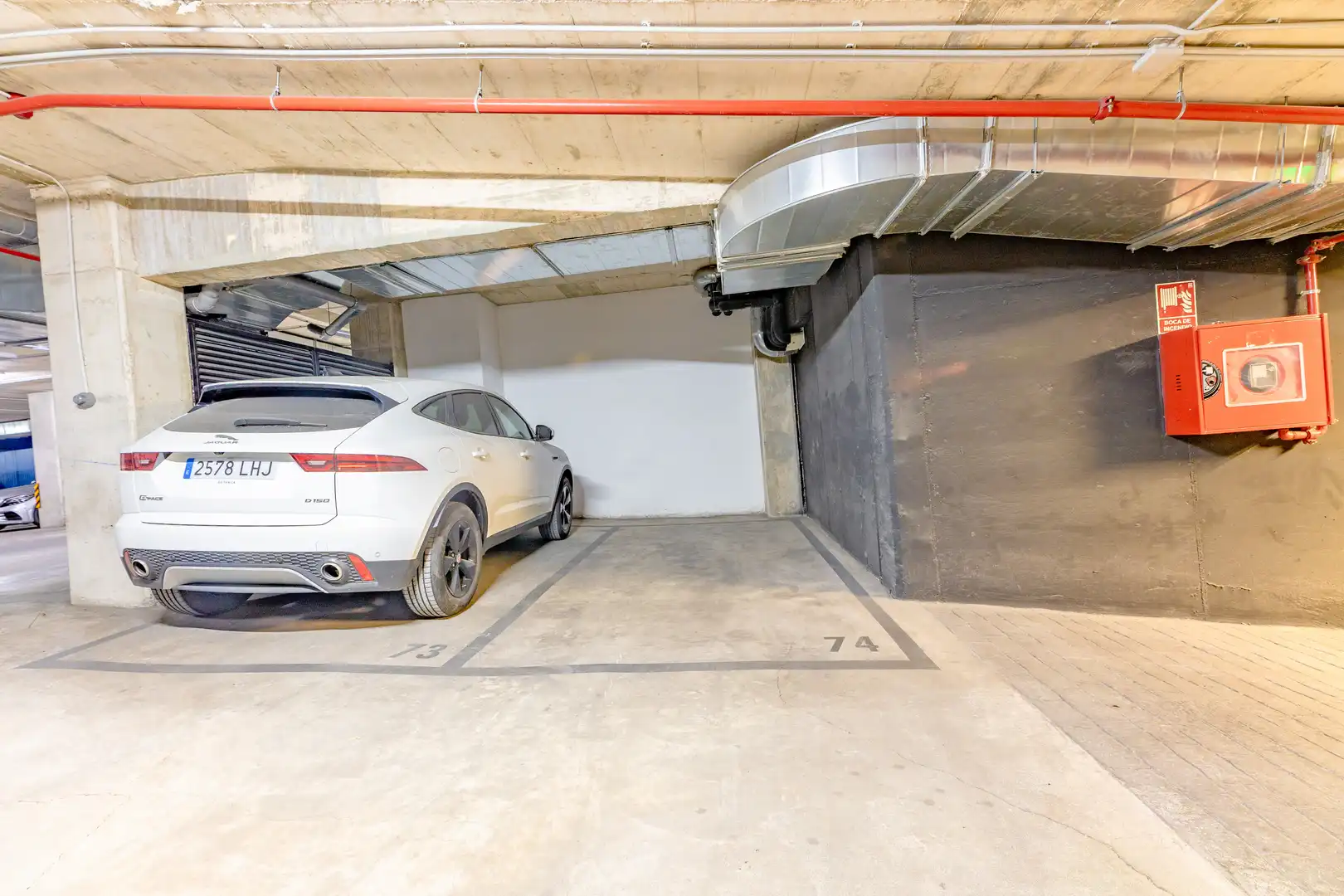 Parking de Piso en venta en Valencia con Trastero, Piscina y Balcón