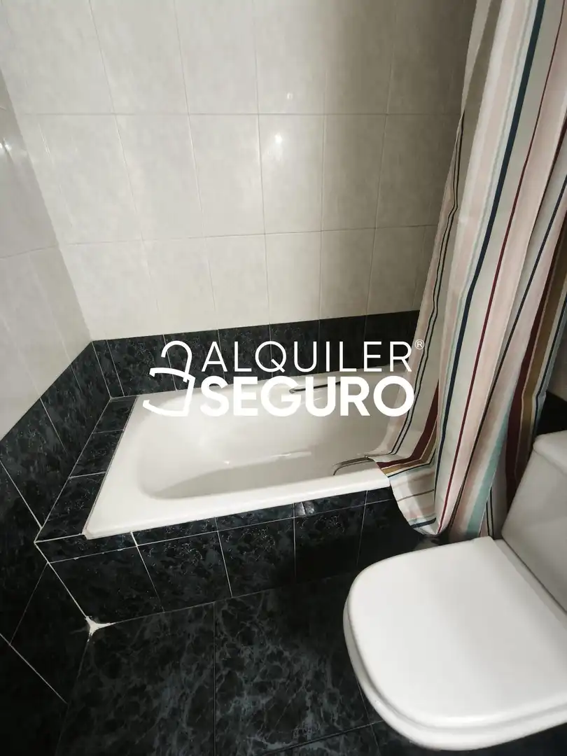 Badezimmer von Wohnung zur Miete in Zaragoza mit Heizung und Möbliert