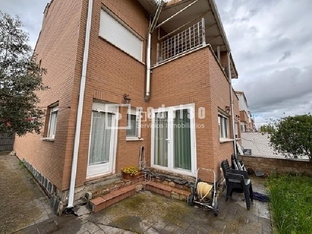 Exterior view of House or chalet for sale in Torija  with Heating, Parquet flooring and Terrace