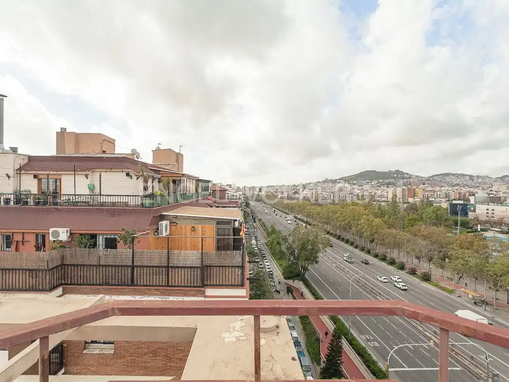 Außenansicht von Dachboden zum Verkauf in Barcelona mit Klimaanlage, Heizung und Terrasse