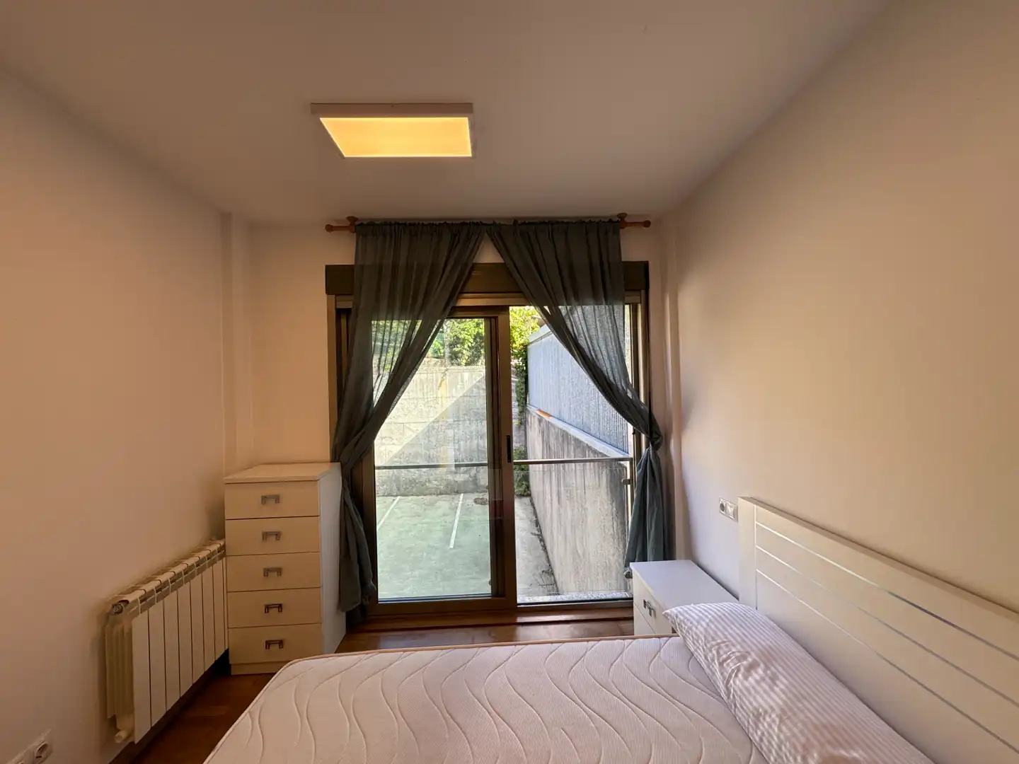 Habitación de Apartamento de alquiler en Santiago de Compostela  con Calefacción, Trastero y Amueblado