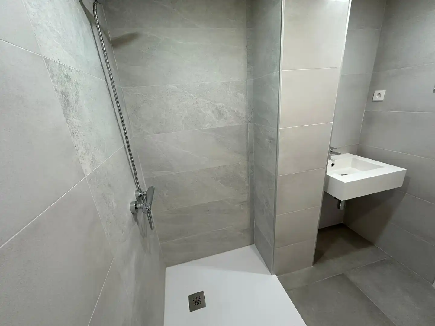 Bathroom of Flat for sale in Benalmádena  with Air Conditioner, Terrace and Community pool