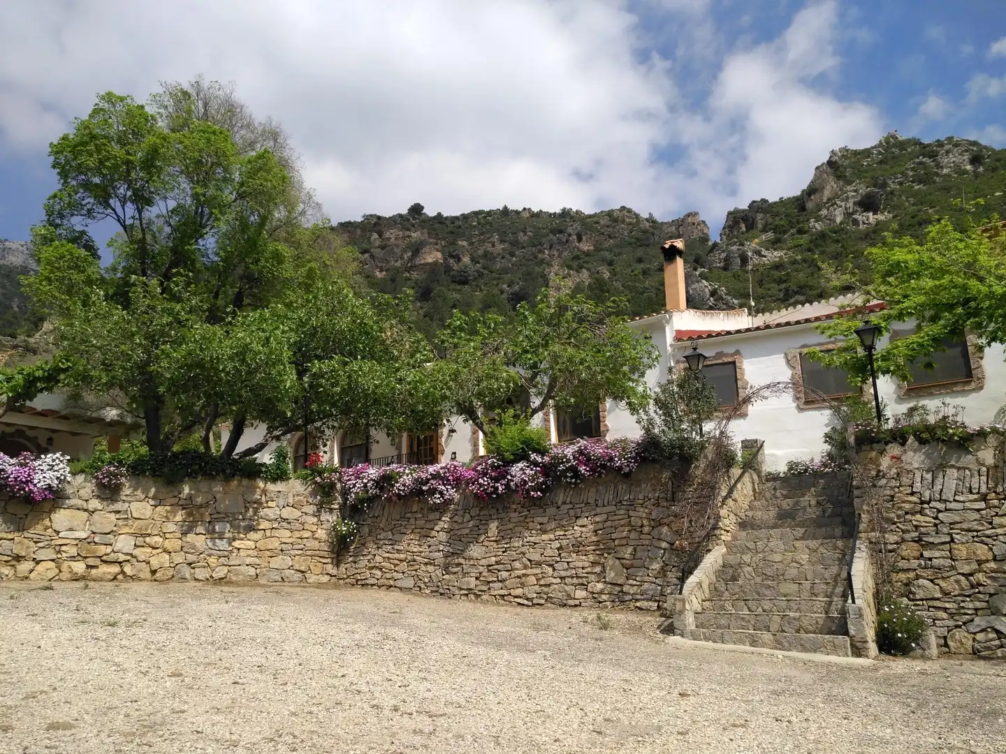 Vista exterior de Local en venda en Alfara de Carles amb Moblat