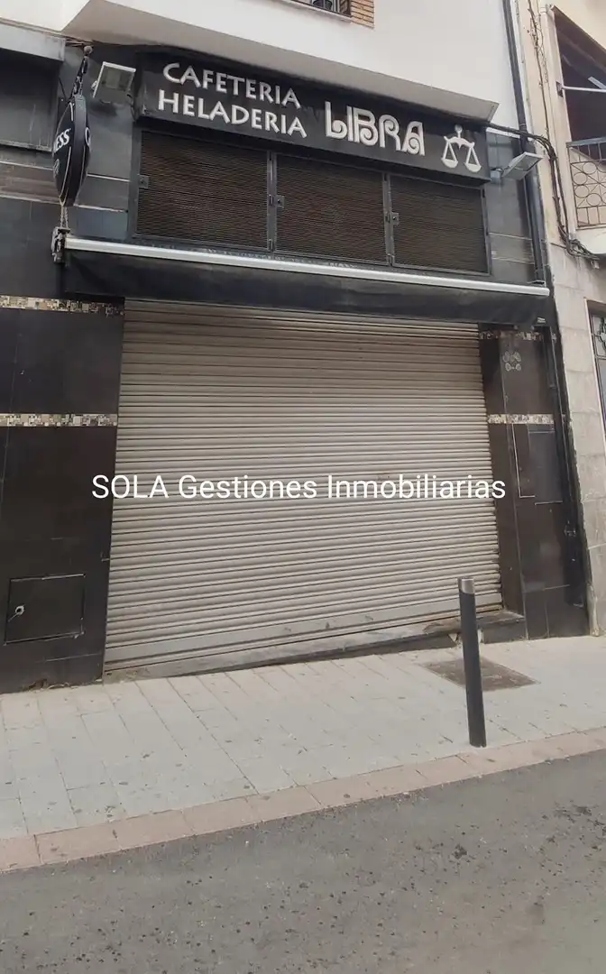 Local comercial en venda a Plaza de la Villa