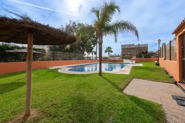Schwimmbecken von Wohnung zum Verkauf in Manilva mit Privatgarten, Terrasse und Gemeinschaftspool