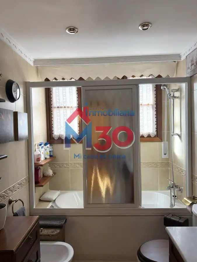 Bathroom of Houses for sale in Miranda de Ebro  with Heating, Terrace and Storage room