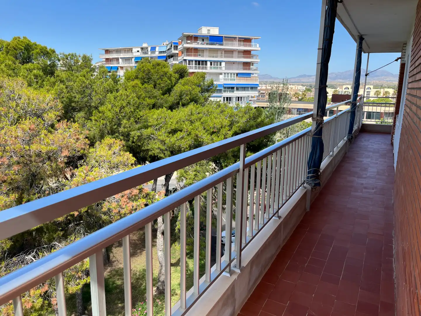 Terraza de Piso en venta en Alicante / Alacant con Terraza, Trastero y Amueblado