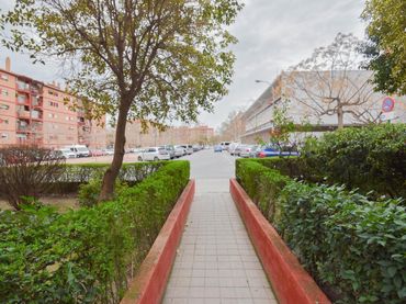 Local comercial en venda a Plaza de Poeta Garcilaso de la Vega 6