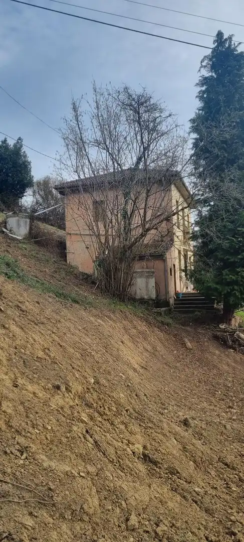 Vista exterior de Casa o xalet en venda en Oviedo  amb Terrassa i Balcó