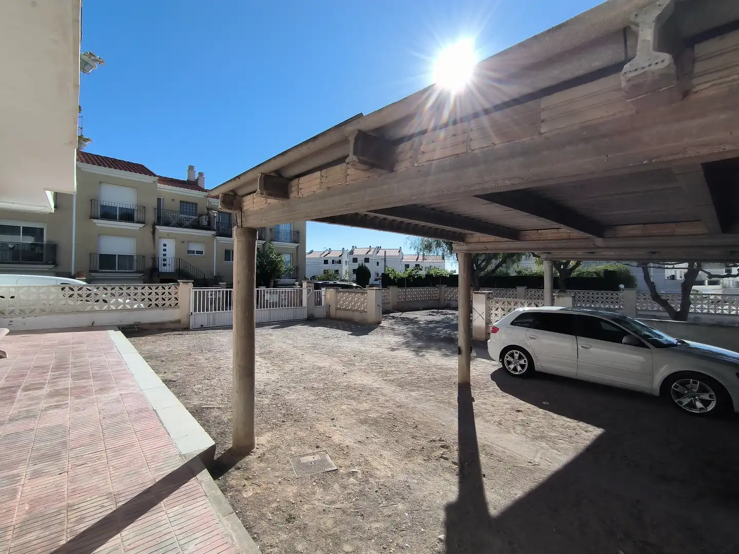 Aparcament de Apartament en venda en Alcanar amb Aire condicionat, Jardí privat i Terrassa