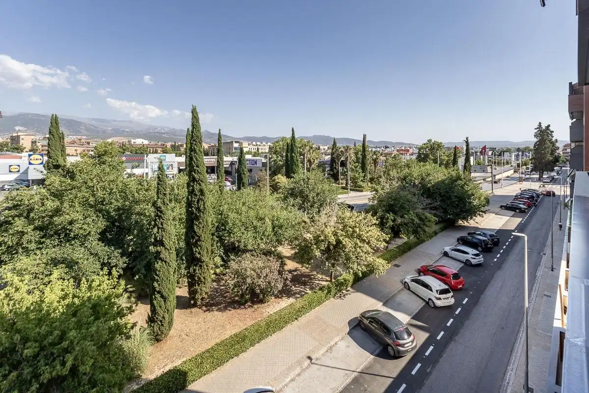 Vista exterior de Piso de alquiler en Granada con Calefacción, Terraza y Trastero