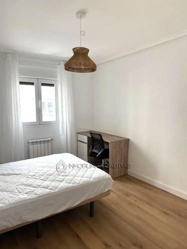 Bedroom of Flat for rent in Burgos  with Heating