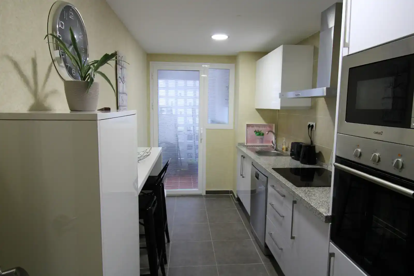 Küche von Wohnung zur Miete in La Alcaidesa mit Klimaanlage, Schwimmbad und Balkon