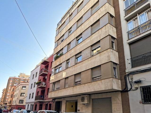 Piso en Venta en Hospital - Plaza del Real