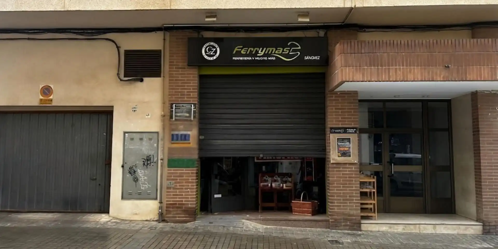 Local en venta en Chiva con Amueblado