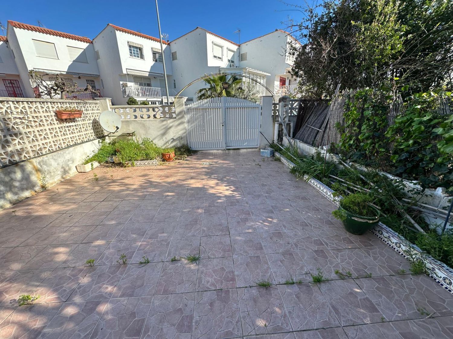 Garten von Einfamilien-Reihenhaus zum Verkauf in Benicasim / Benicàssim mit Klimaanlage, Heizung und Terrasse