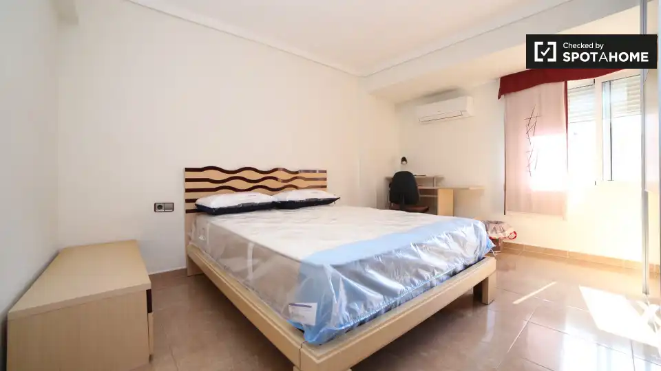 Room in Valencia, Valencia