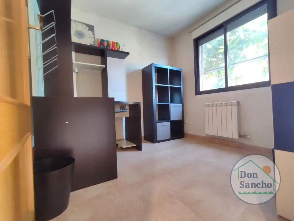 Habitación de Casa adosada en venta en Viana de Cega con Calefacción, Jardín privado y Terraza