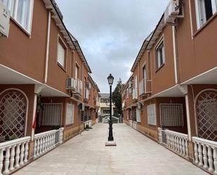 Vista exterior de Casa adosada en venda en Mocejón amb Calefacció i Terrassa