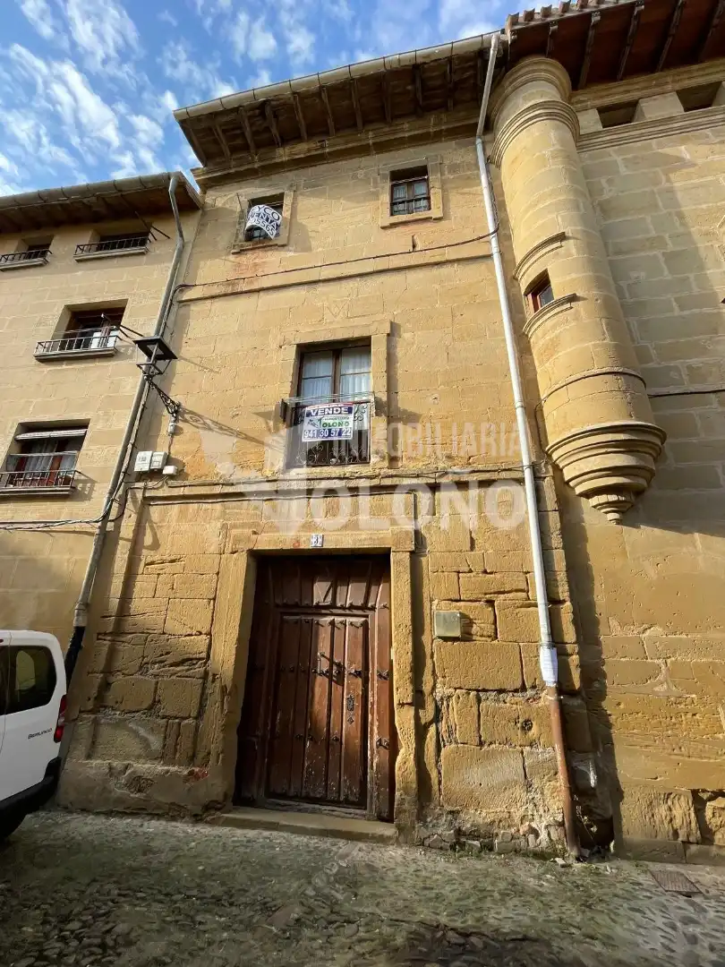Vista exterior de Finca rústica en venda en Briones amb Traster, Moblat i Balcó