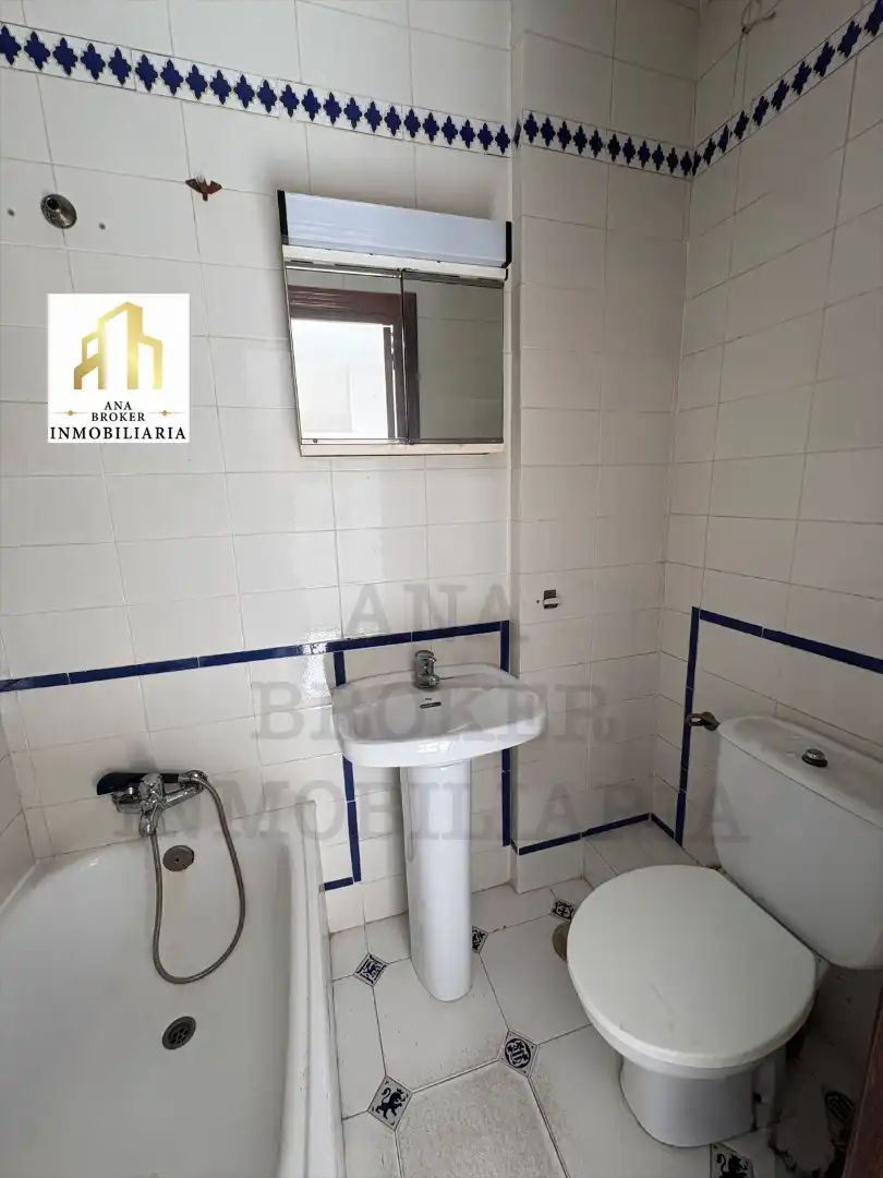 Bathroom of Apartments for sale in Ronda  with Balcony