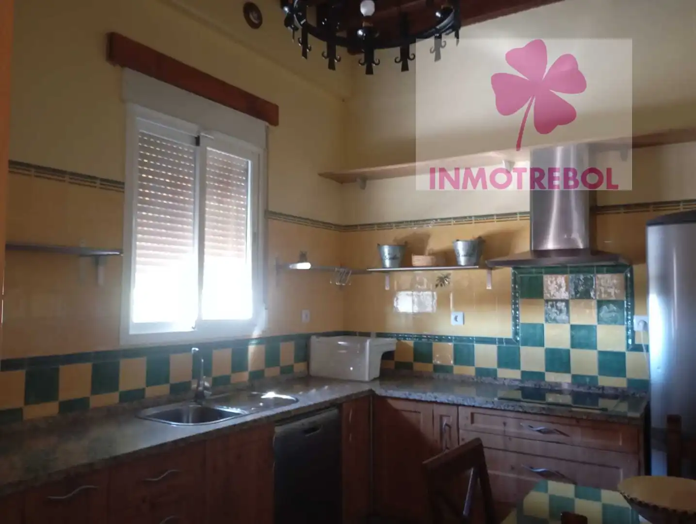 Cuina de Casa o xalet en venda en Carrión de los Céspedes amb Jardí privat, Parquet i Piscina