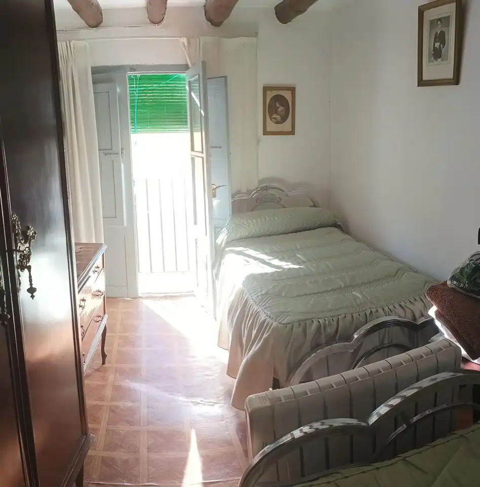 Habitación de Casa o chalet en venta en Torrijo de la Cañada con Amueblado y Balcón