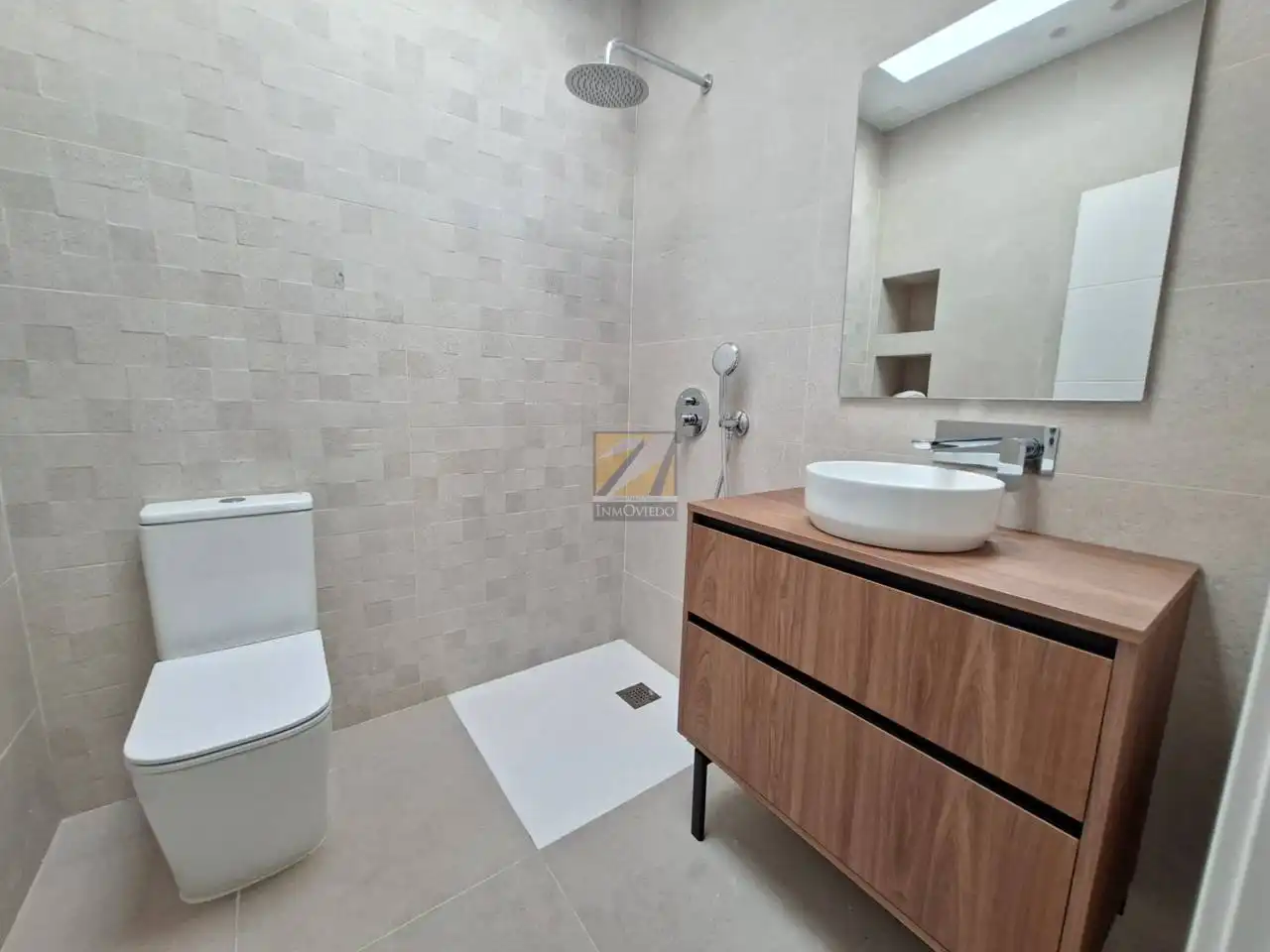 Bathroom of Attic for sale in Oviedo   with Heating, Terrace and Furnished