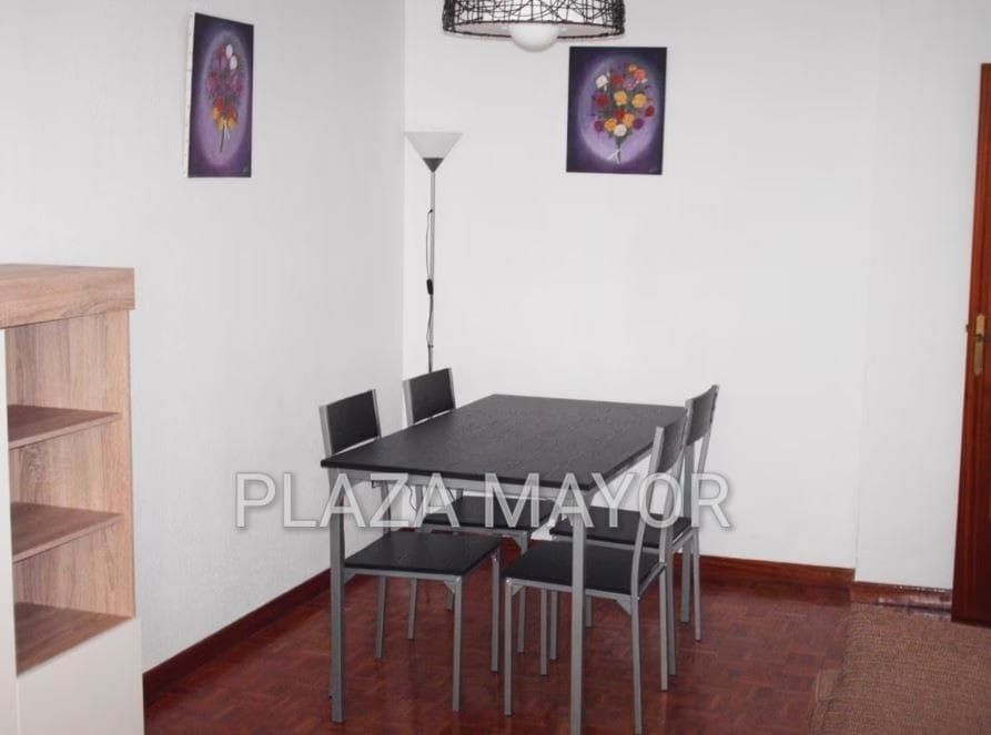 Menjador de Apartament en venda en Salamanca Capital amb Calefacció, Moblat i Forn