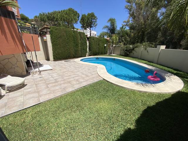 Casa adosada en Venta en Calle los Naranjos, 2A en El Pinar- Palacio de Congresos