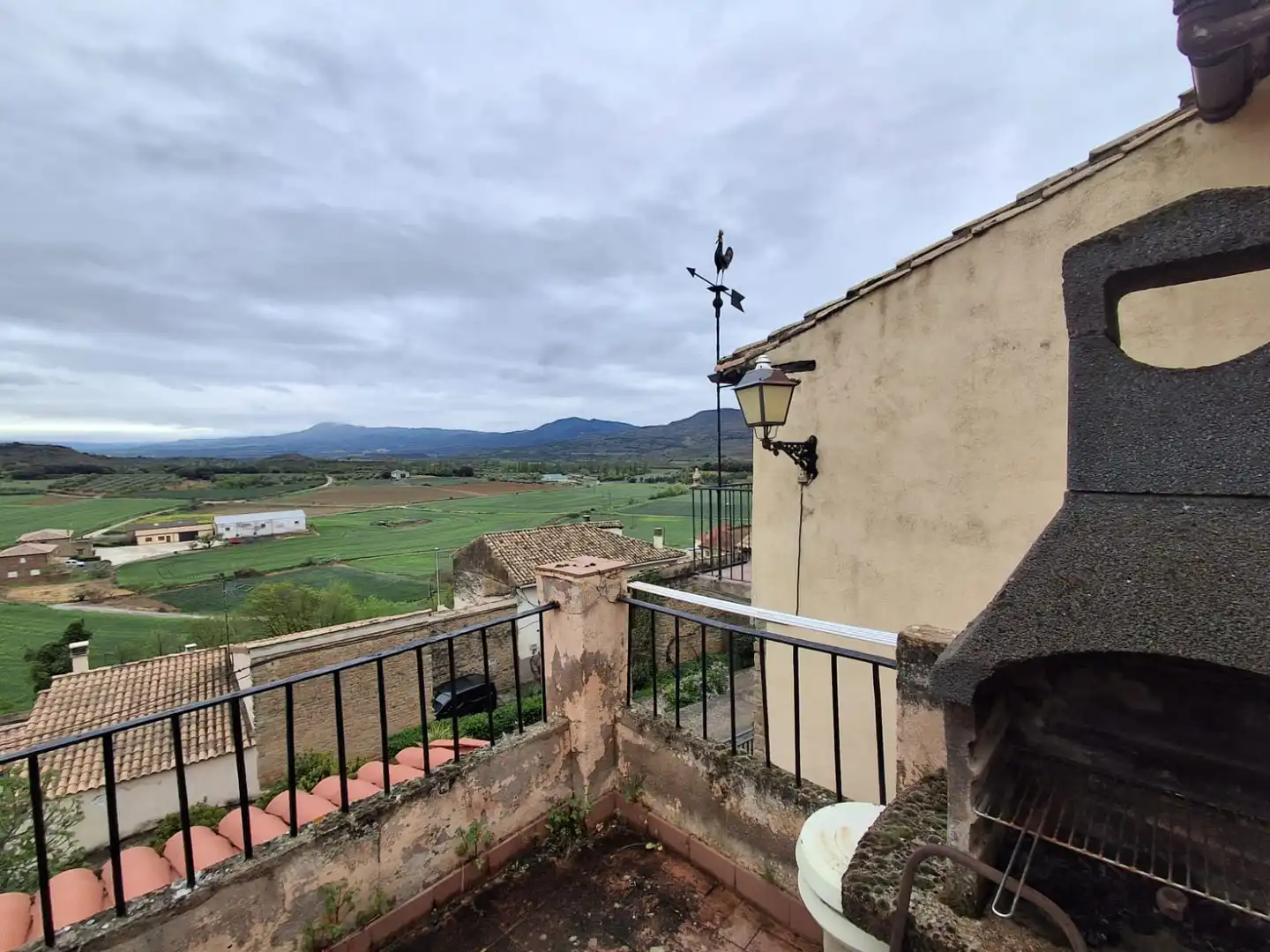 Casa adosada en venta en Eslava con Calefacción, Terraza y Amueblado