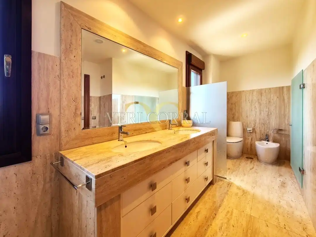 Baño de Casa o chalet en venta en Oviedo  con Calefacción, Jardín privado y Terraza
