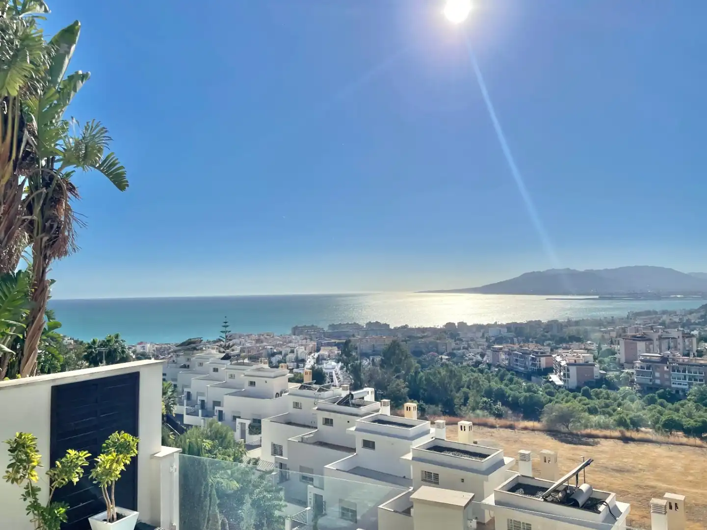 Außenansicht von Einfamilien-Reihenhaus zum Verkauf in Málaga mit Klimaanlage, Heizung und Privatgarten