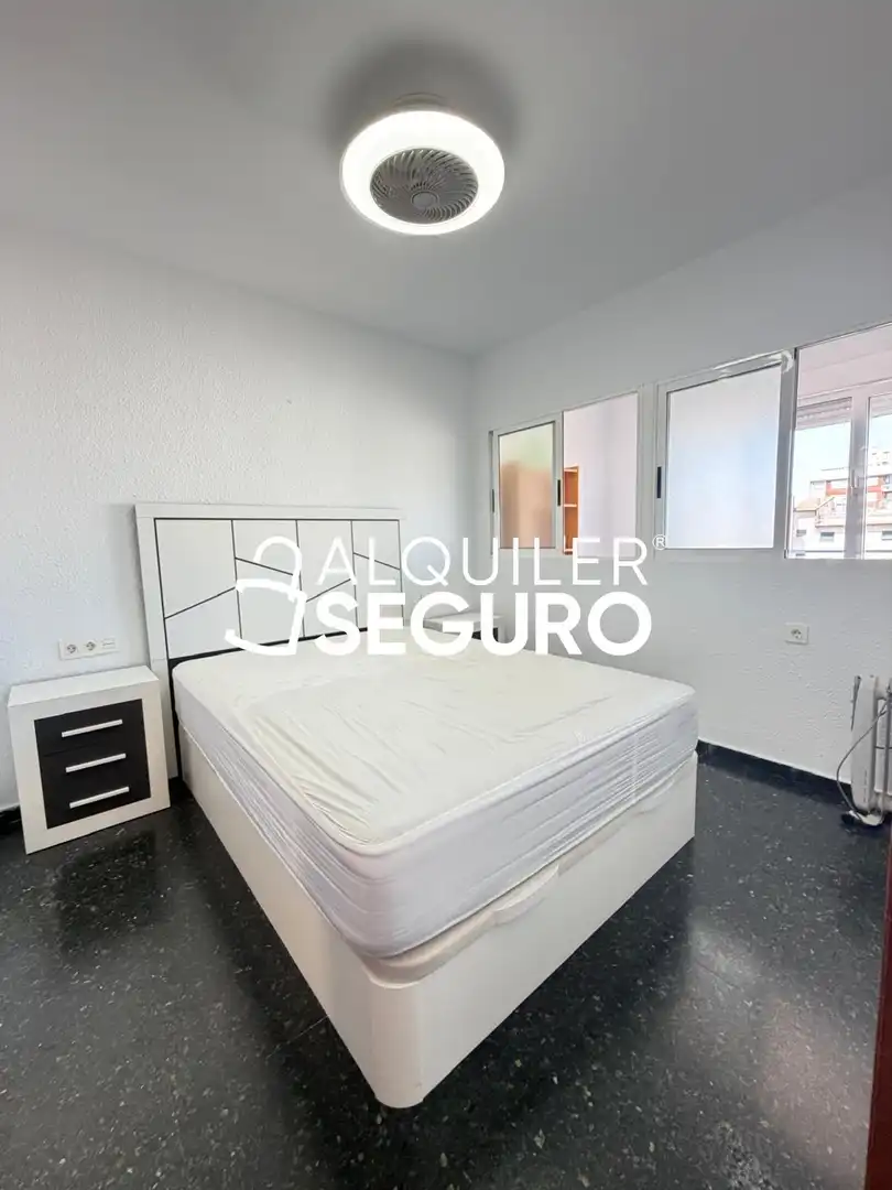 Dormitori de Pis de lloguer en Castellón de la Plana / Castelló de la Plana amb Aire condicionat, Calefacció i Moblat