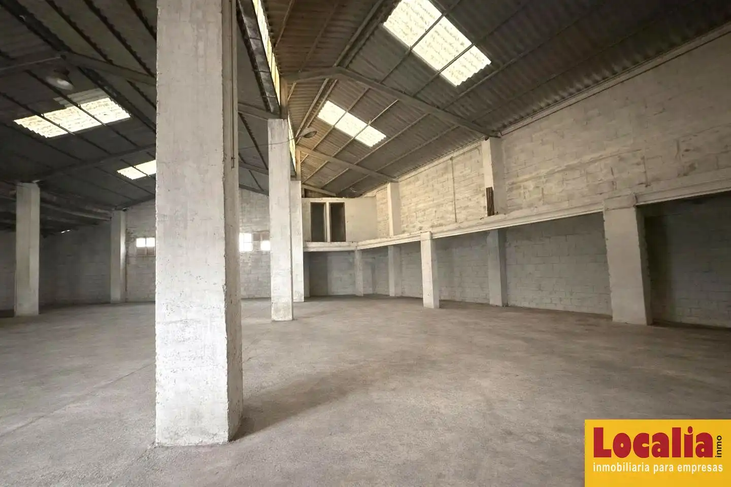 Nave industrial in vendita a Inmobiliaria - Barreda, imagen 4