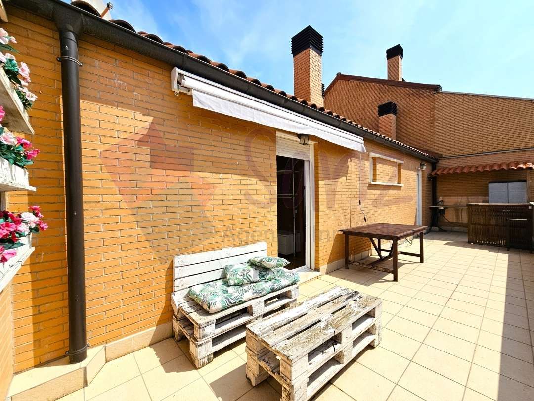 Terrassa de Dúplex en venda en Villamediana de Iregua amb Aire condicionat, Calefacció i Jardí privat