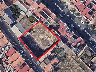 Terreno residencial en venta en Calle Azofairon 3