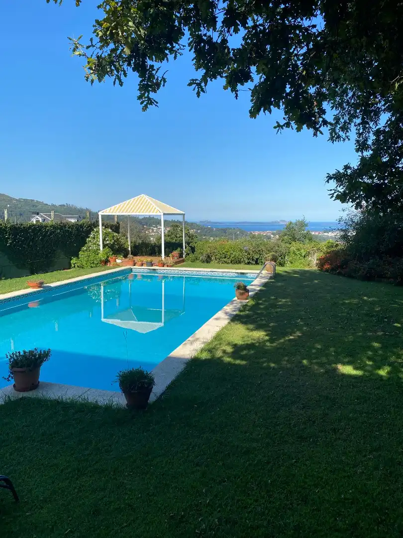 Piscina de Casa o chalet en venta en Vigo  con Calefacción, Jardín privado y Parquet