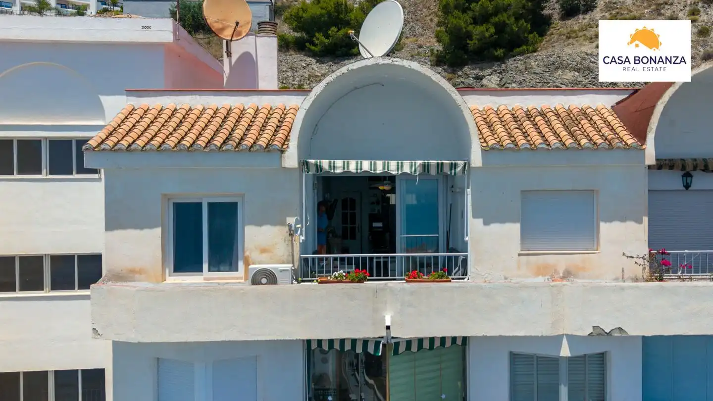 Vista exterior de Apartament en venda en Almuñécar amb Aire condicionat, Terrassa i Traster