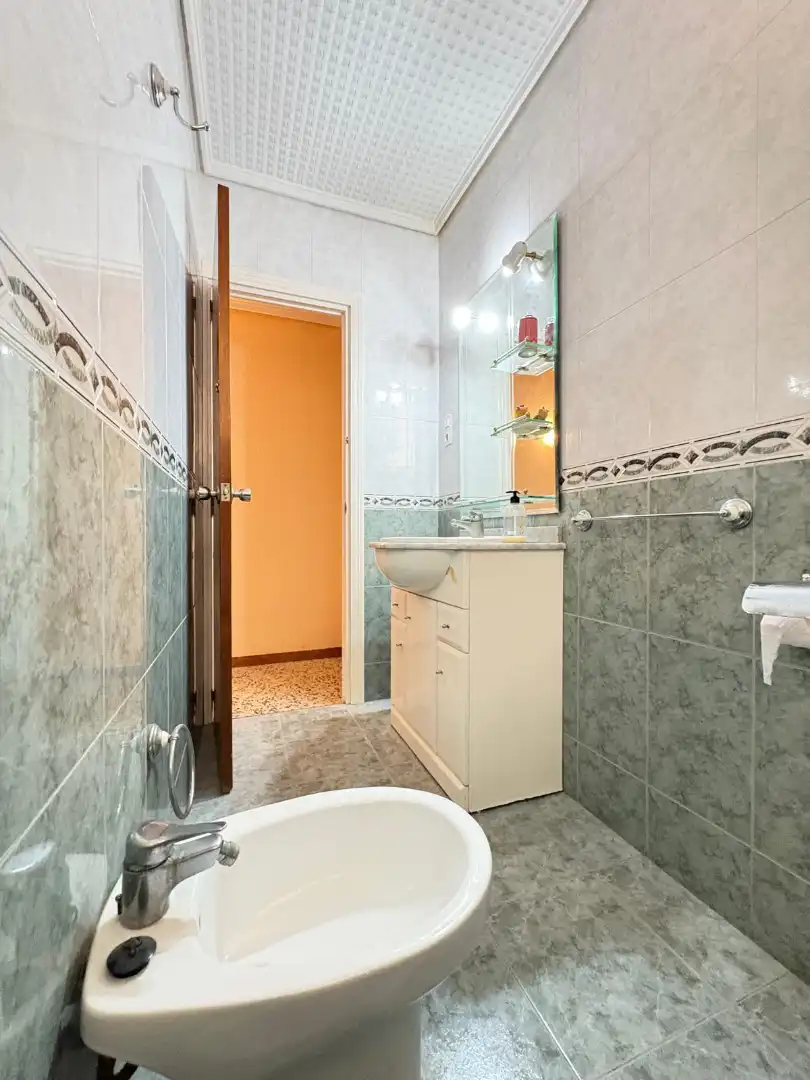 Baño de Piso en venta en Novelda con Aire acondicionado, Amueblado y Horno