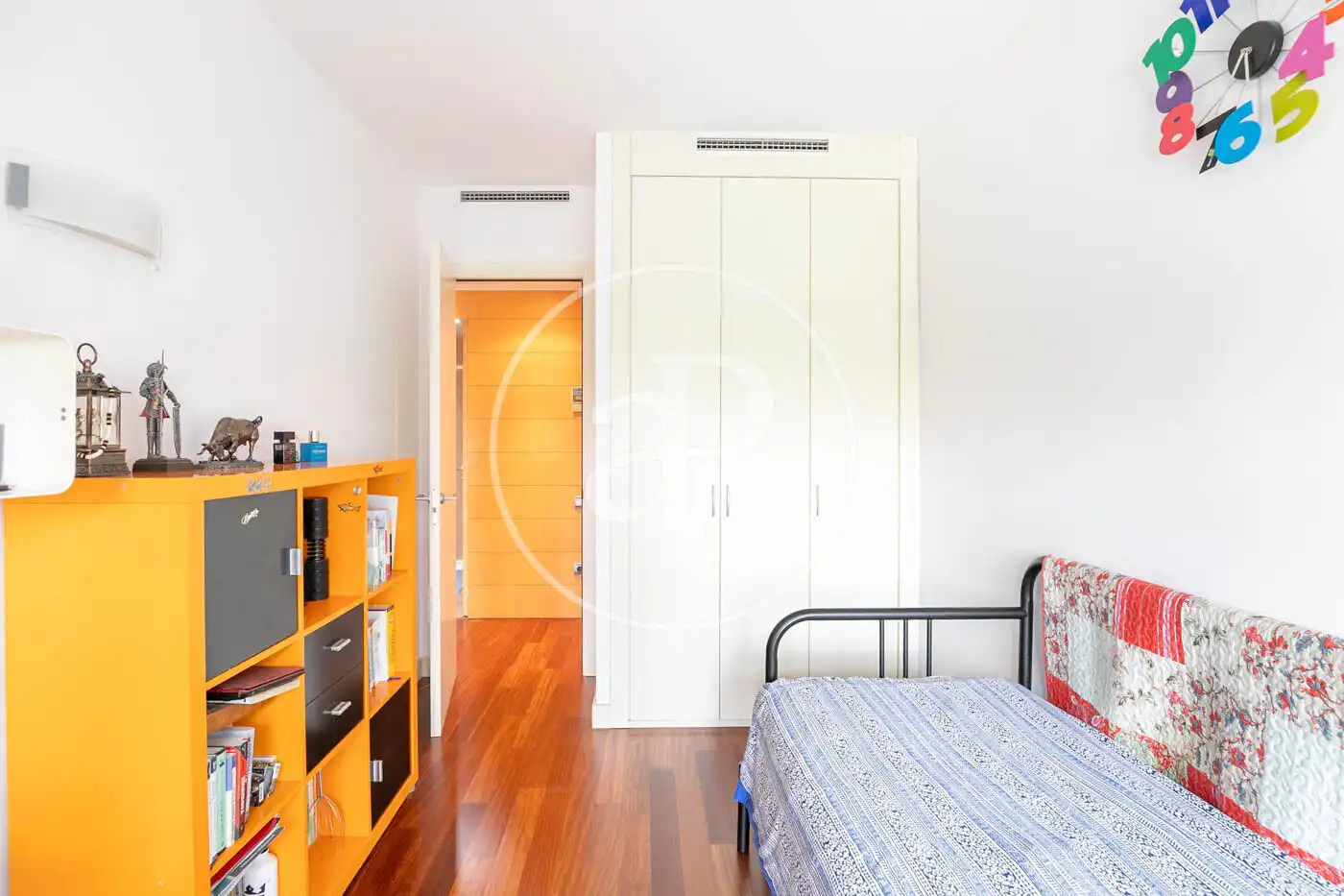 Habitación de Piso en venta en Barcelona con Aire acondicionado, Calefacción y Jardín privado