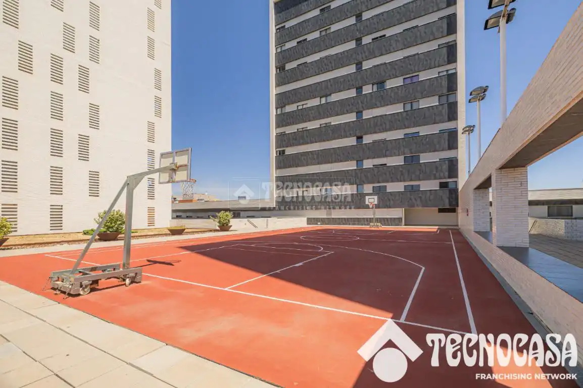Vista exterior de Piso en venta en Viladecans con Terraza, Trastero y Amueblado
