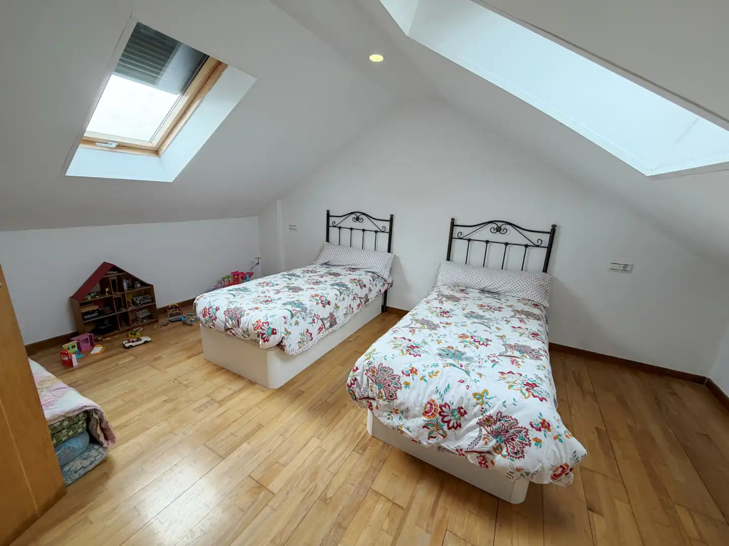 Habitación de Casa o chalet en venta en Avilés con Calefacción, Jardín privado y Terraza