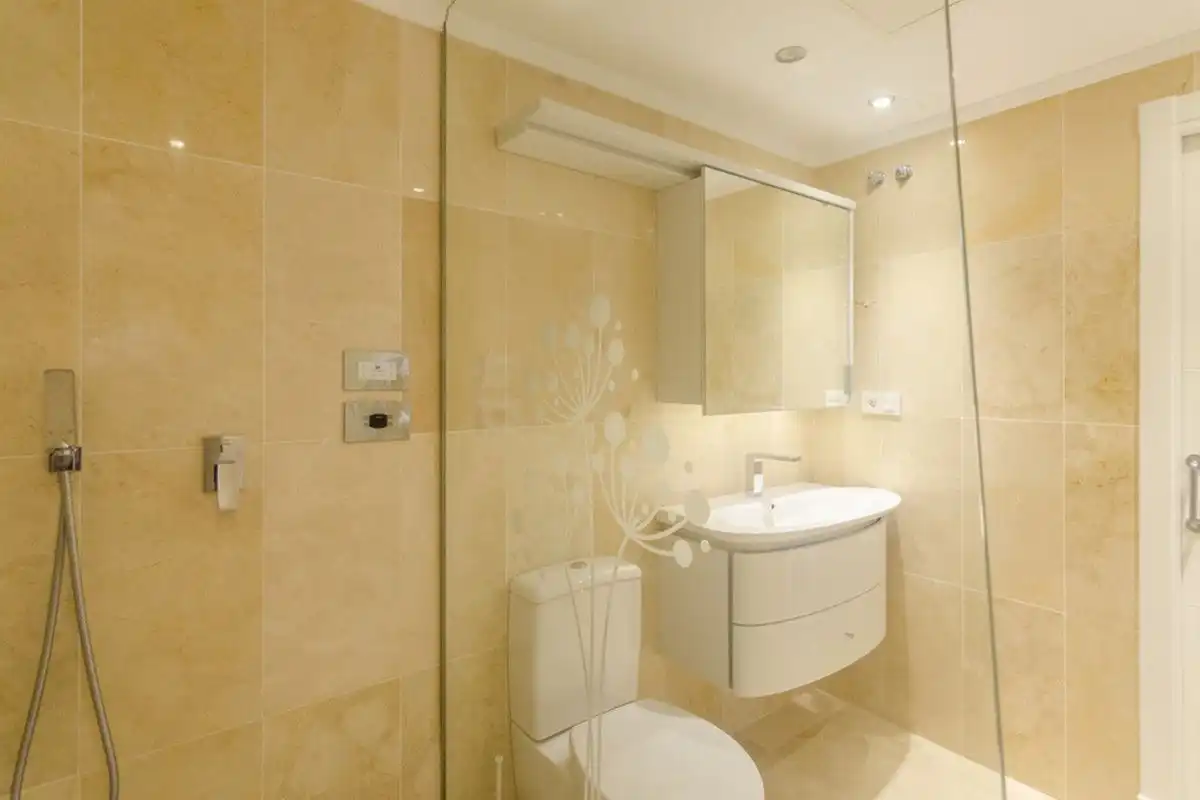 Bany de Apartament en venda en Marbella amb Aire condicionat, Calefacció i Parquet