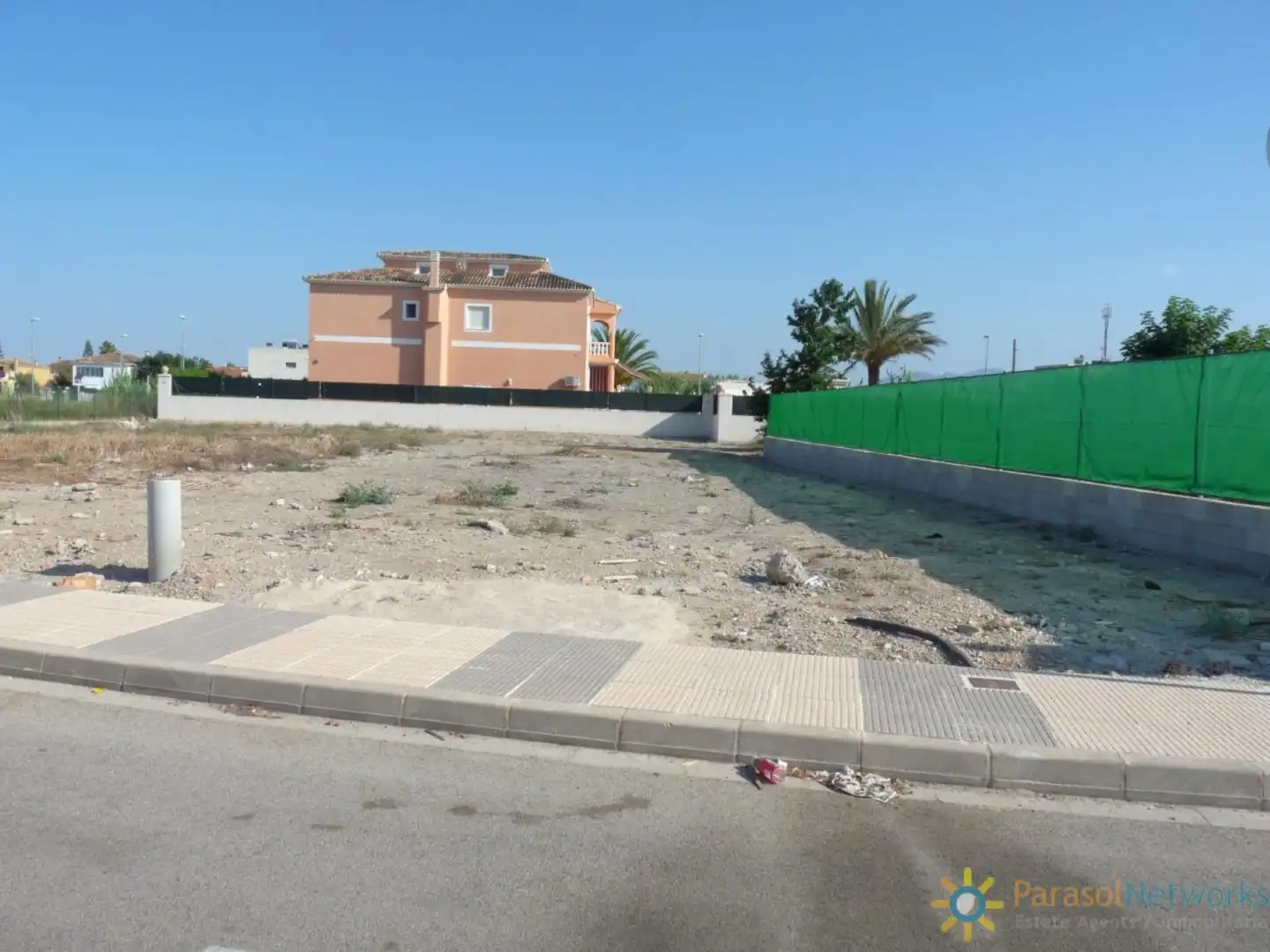 Terreno residencial en venta en Oliva Playa