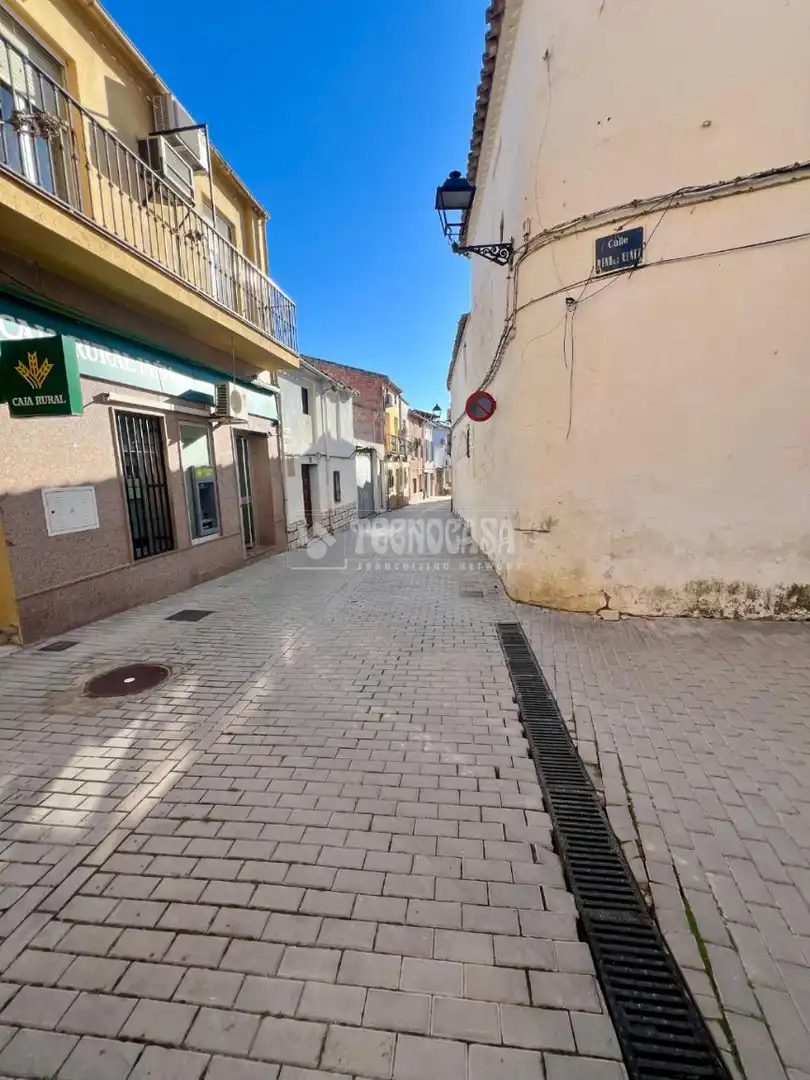 Vista exterior de Casa adosada en venta en Baeza con Aire acondicionado y Terraza