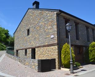 Vista exterior de Casa o xalet de lloguer en Castiello de Jaca amb Terrassa